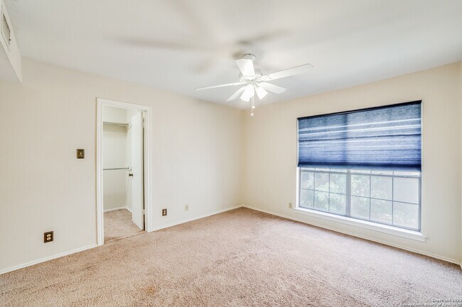 8611 Datapoint Dr, San Antonio, TX 78229 - photo 7