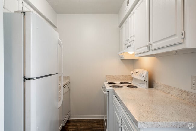 1 Br, 1 Ba - 750 SF