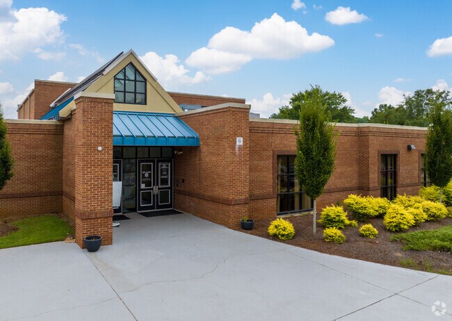 Oakland Elementary School is located at 551 Hwy 81, McDonough, GA 30253.