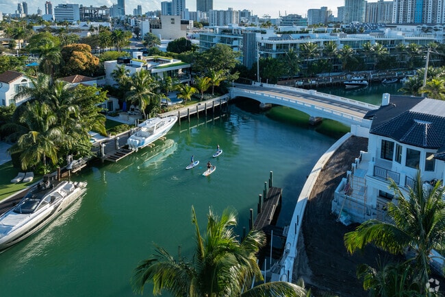 Paddle boarding or kayaking are great activities in the Bayshore neighborhood.