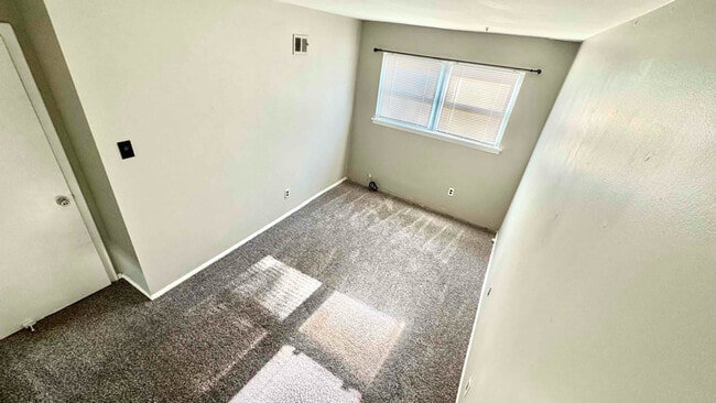 3302 S Keswick Cir unit 1, Philadelphia, PA 19114 - photo 5