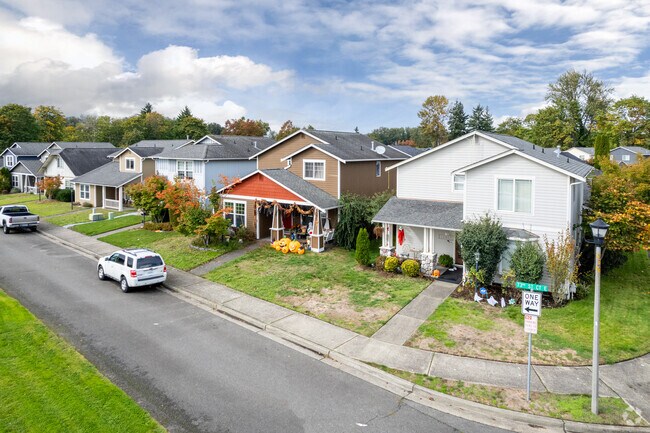 Beautiful traditional homes make up the neighborhoods in Sumner.