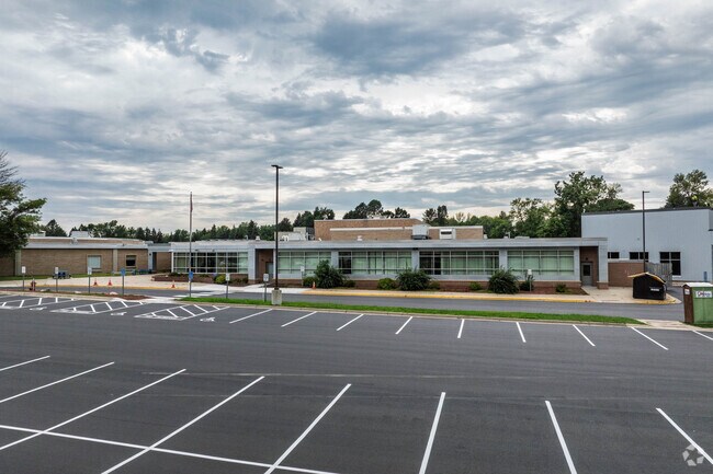 Students at Lake Crystal Wellcome Memorial Elementary benefit from an excellent 12:1 student-teacher ratio with 37 full-time teachers and one school counselor providing personalized attention.