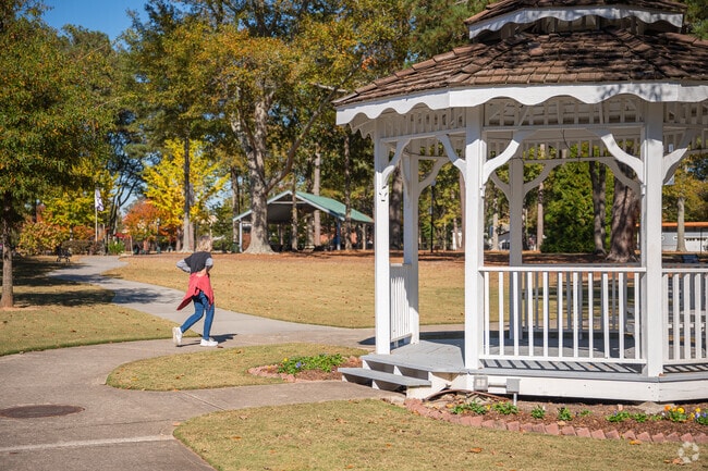 Several parks and walking trails are available to the residents of Grayson.
