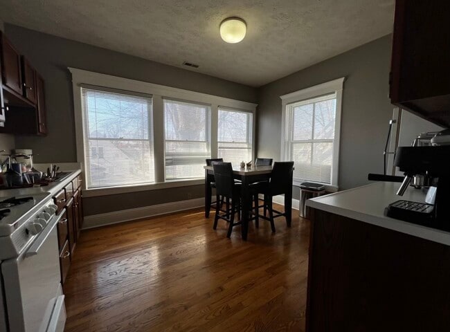 1445 C St unit 1445 C Street, Lincoln, NE 68502 - photo 2