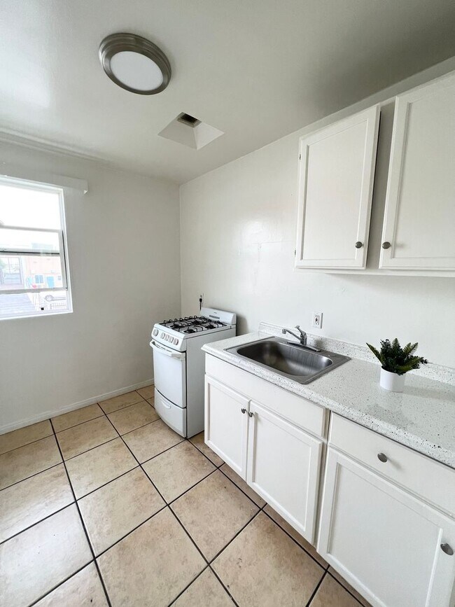 HAWTHORNE WAY, Hawthorne, CA 90250 - photo 6