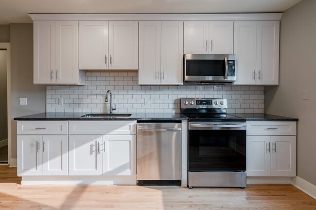 621 3rd St NW unit 2, Grand Rapids, MI 49504 - photo 4