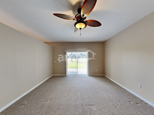 34842 Marsh Glen Ct, Zephyrhills, FL 33541 - photo 5