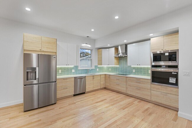 14 Newell Rd unit 1, Brookline, MA 02446 - photo 4