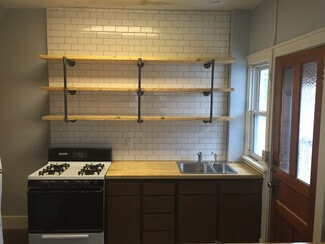 409 W 7th St, Cedar Falls, IA 50613