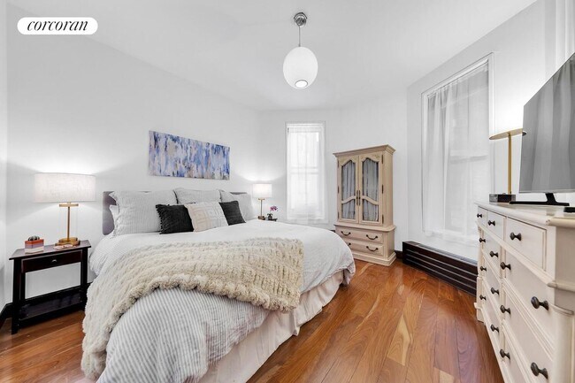 The New Century, New York, NY 10024 - photo 5