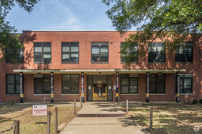 Oakhaven Elementary is a public school serving students in the Oakhaven community.