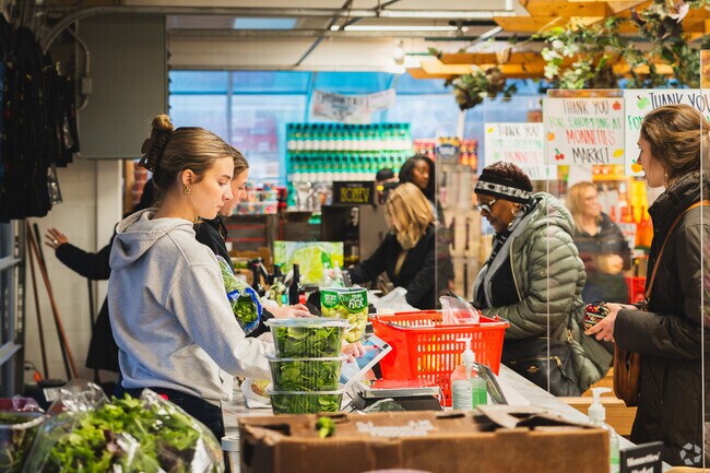 Monette's serves the freshest produce on Glendale Avenue in Southwyck.