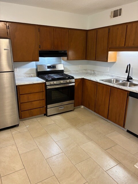 2203 Jurgensen St, Savannah, GA 31404
