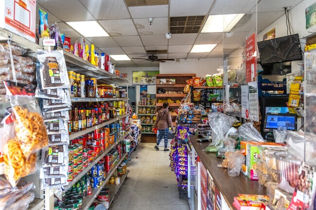 The staff is very friendly at Guanajuato Grill Deli and Bakery.