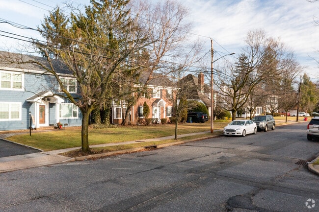 Baldwins neighborhood has a peaceful atmosphere throughout.