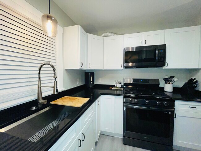 31 Pennsylvania Ave unit Affluent lifestyle, Providence, RI 02905 - photo 3