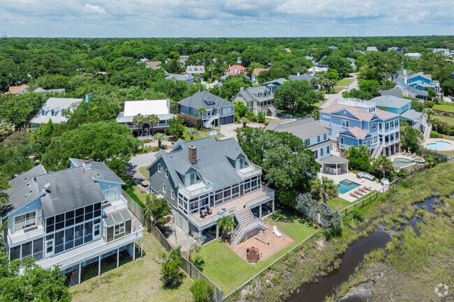 Find coastal home styles on the water at Rifle Ranch in Mount Pleasant.