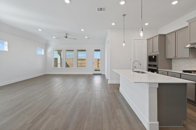 1524 Apache Heights Dr, Dayton, TX 77535 - photo 4