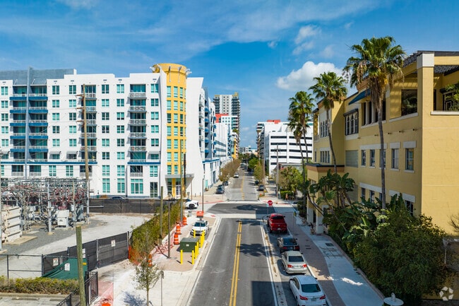 There are apartment complexes with vacancies in the Channelside neighborhood.