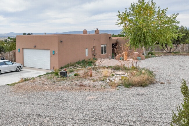 Homes around Tres Arroyos keep the traditional adobe look.
