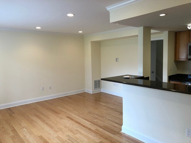 50 Gerry Rd unit 7UVF, Chestnut Hill, MA 02467 - photo 4