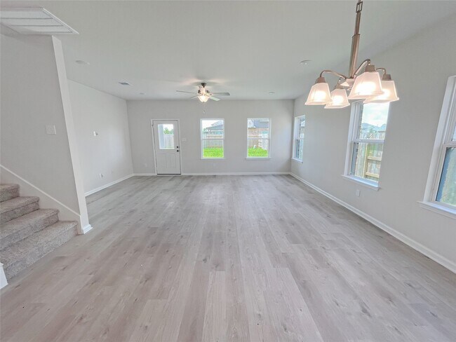 5927 Royal Palm Dr, Manvel, TX 77578 - photo 6