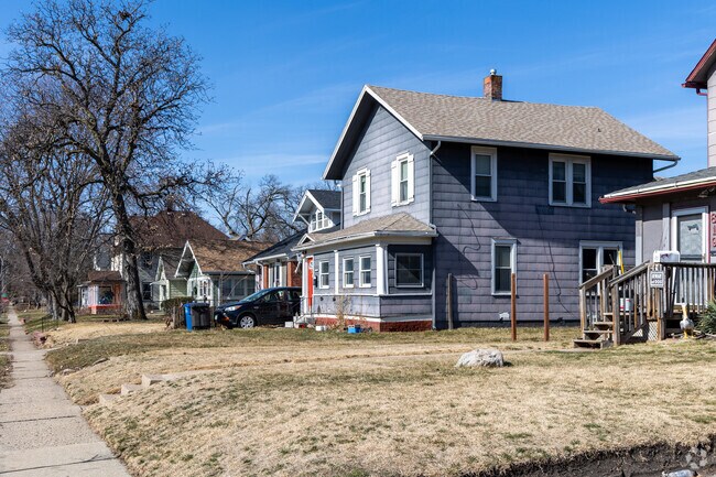 Oak Park features larger homes than neighboring Highland Park.