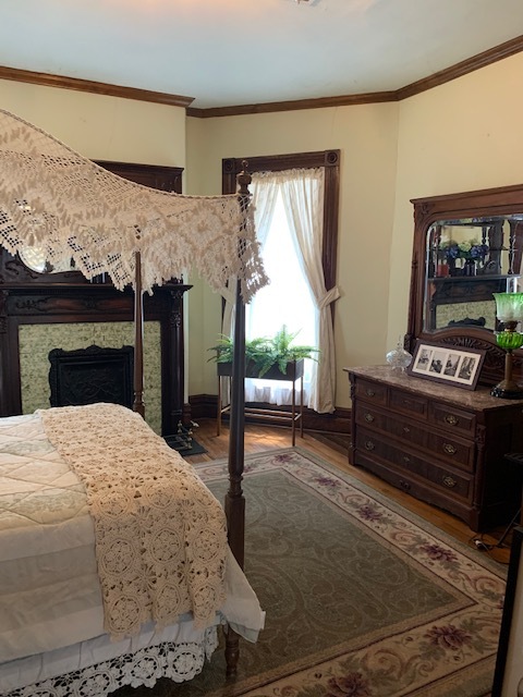 2nd bedroom with full bed