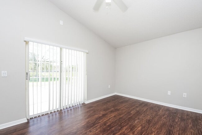 671 Eagle Pointe S, Kissimmee, FL 34746 - photo 6