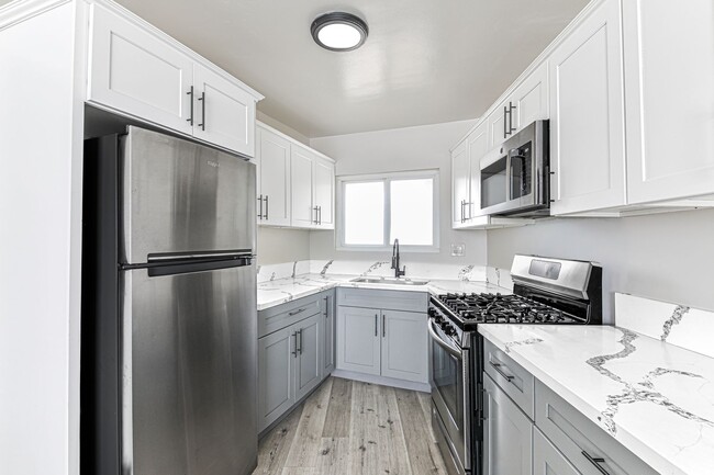 125 E Spring St unit 8, Long Beach, CA 90806 - photo 6