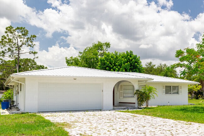Midcentury ranch-style homes can be found throughout Fort Myers Shores.