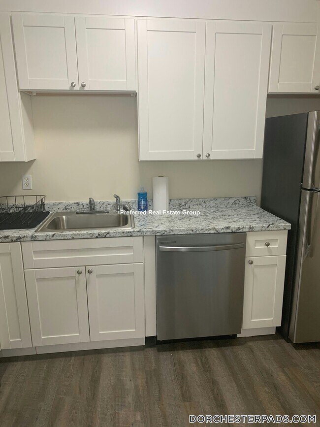 65 Nightingale St unit 4L, Dorchester Center, MA 02124 - photo 2