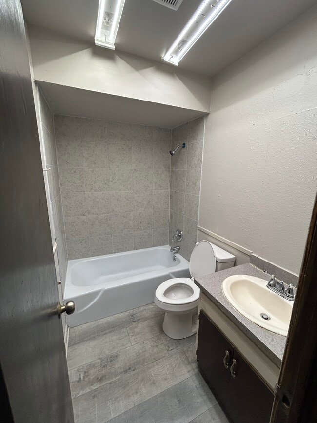 809 Mark Dr, Oklahoma City, OK 73115 - photo 6