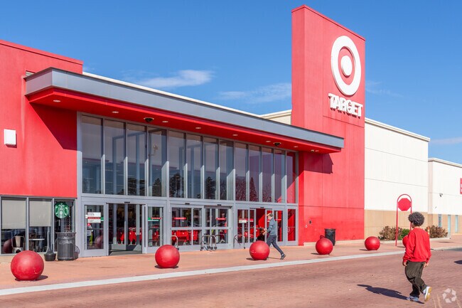 Hamilton Boulevard offers a variety of national retailers to Macungie residents.