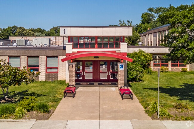 The Riverside Elementary School offers grades PreK-5 for all kids in the Mt. Vernon region.