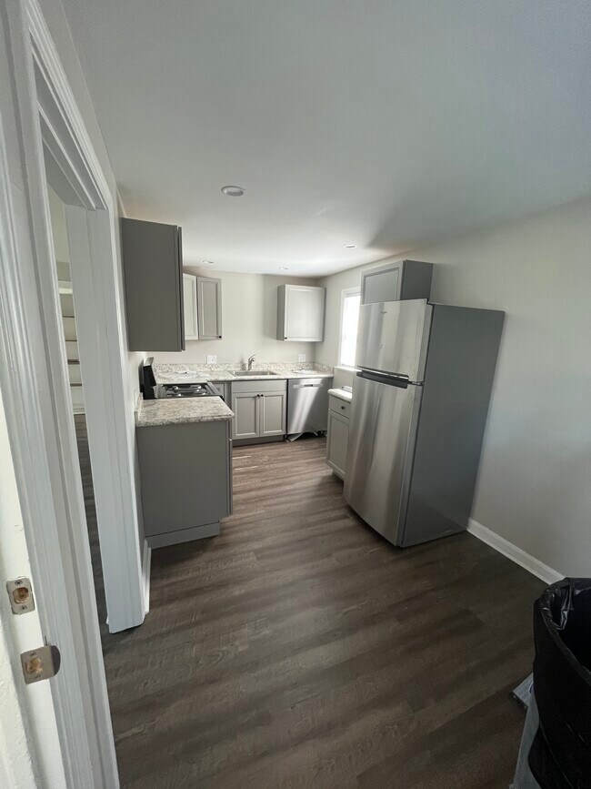 24730 Lake Shore Blvd unit Upstairs, Euclid, OH 44123 - photo 4