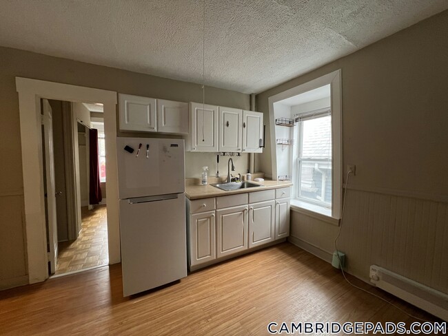 359 Windsor St unit 3, Cambridge, MA 02141 - photo 3