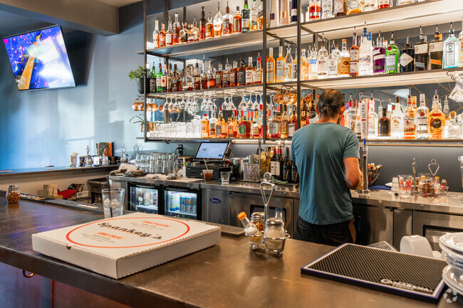 Spankey's Una Cafe is the perfect place to enjoy a cocktail and a delicious thin crust pizza.