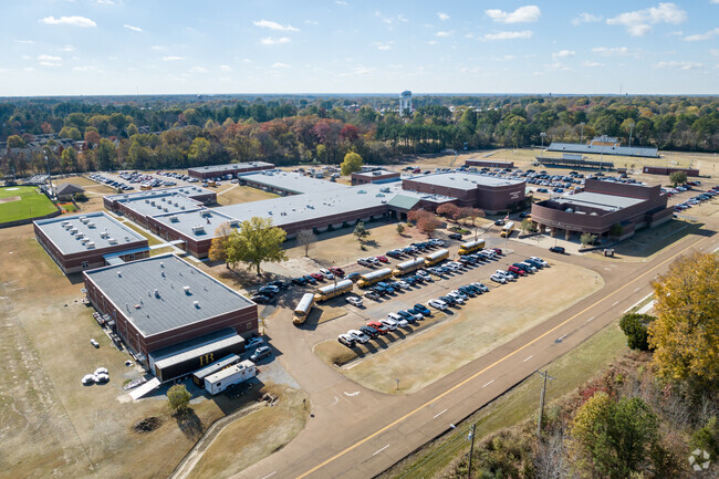 There is ample parking at Hernando High School.