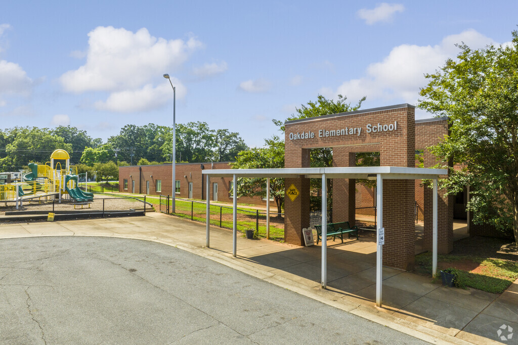 Oakdale Elementary in Oakdale serves approximately 449 students grades kindergarten to five.