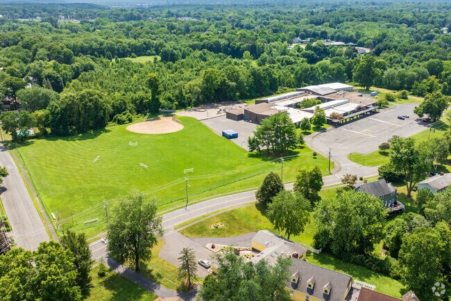 Mosier Elementary is a public school located in South Hadley, MA.