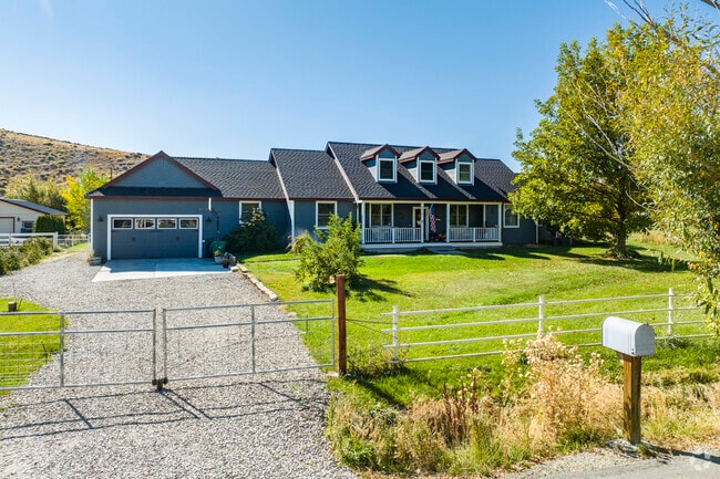 Large ranch-style homes of Pleasant Valley have great yards for dogs and other pets.