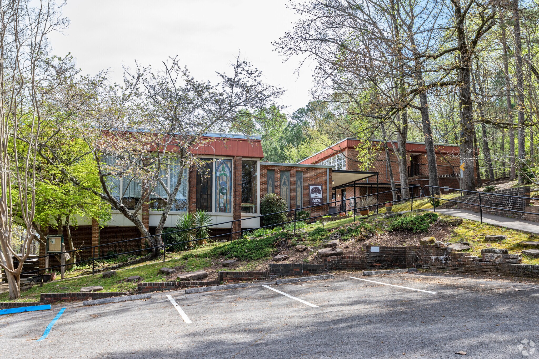 Alabama Waldorf School is located in the Crestwood South neighborhood.