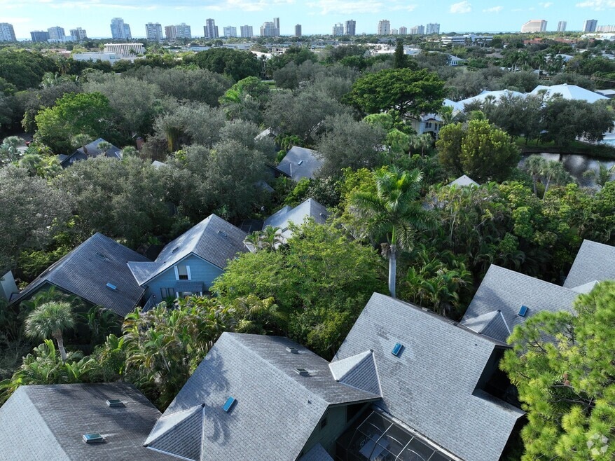 1271 Solana Rd unit E4, Naples, FL 34103 - photo 2