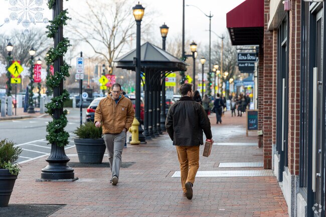 Downtown New Haven invites strolls between the Green, galleries, and cafés.
