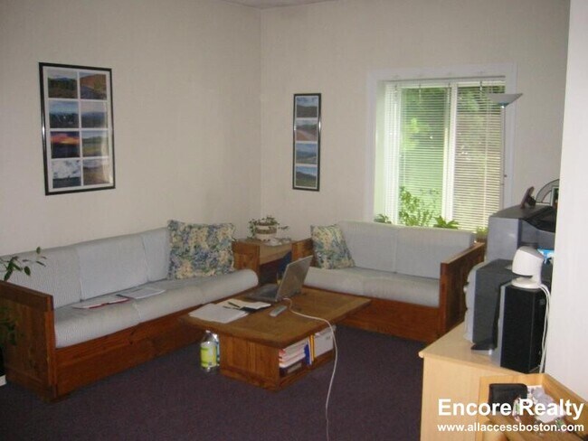 16 Wait St unit 9H, Roxbury Crossing, MA 02120 - photo 2