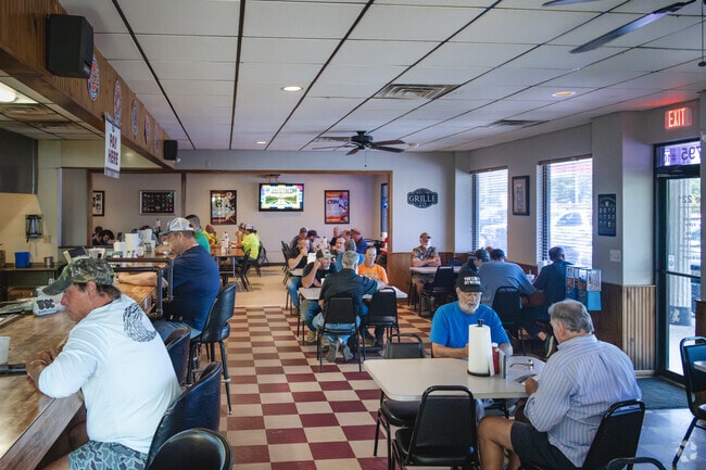 There are small restaurants and diners that run along US 221 in Roebuck, SC.