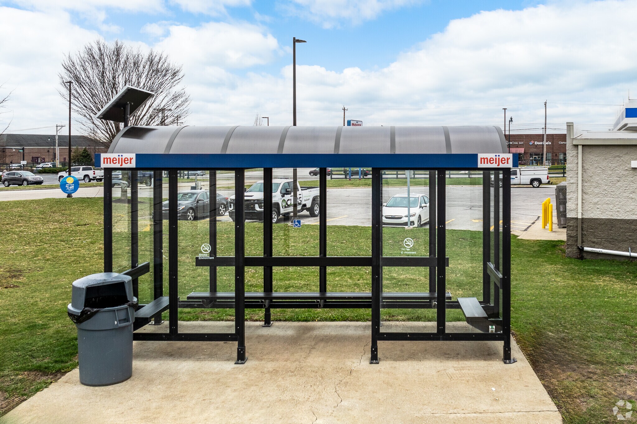 Several bus stops are located throughout the neighborhood of Trouville.