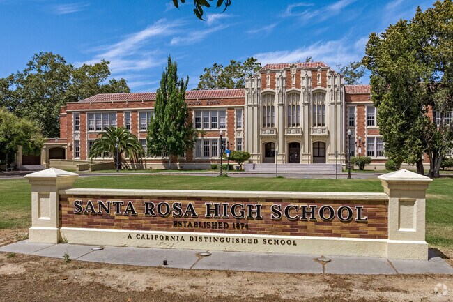 Santa Rosa High School has a student-teacher ratio of 19 to 1 and scores an overall Niche grade of A minus.